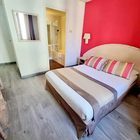 Hotel De Flore 3*