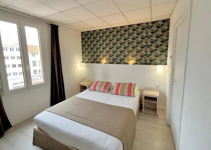 Hotel De Flore Saint-Raphael (Var)