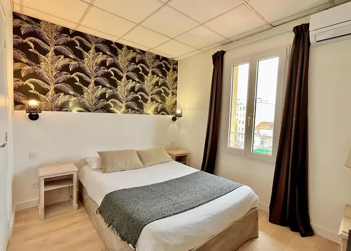Hotel De Flore Saint-Raphael (Var)
